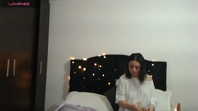 Snapshot of Alice_Sinclair_ chatting on 02.09.26 Alice Sinclair online show from 02.09.26