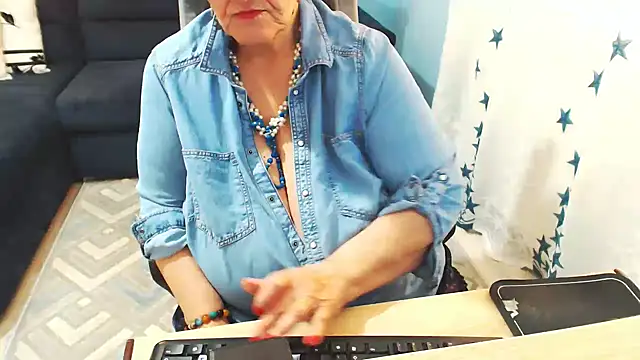 Snapshot of MatureMaiden chatting on 03.21.25 MatureMaiden online show from 03.21.25