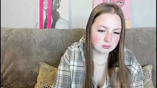 Snapshot of GirlPlayer chatting on 11.24.25 GirlPlayer online show from 11.24.25