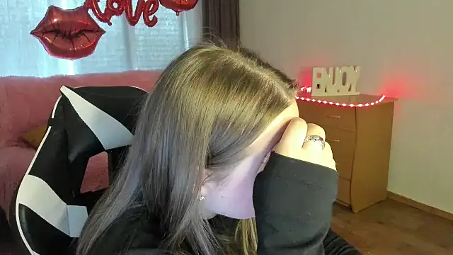 GirlPlayer online show from 04.19.26