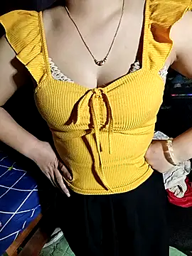 Snapshot of Andreena chatting on 12.03.25 Andreena online show from 12.03.25