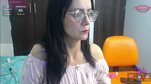 Snapshot of Juliana__lx chatting on 11.25.25 Juliana lx online show from 11.25.25