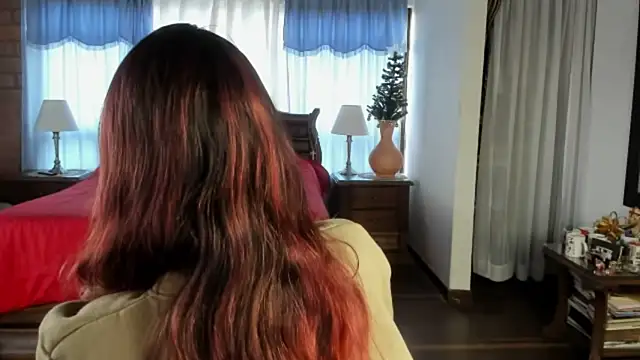 Charlotte-Willson online show from 12.21.25