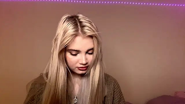 Snapshot of KarissaBoisse chatting on 11.26.25 KarissaBoisse online show from 11.26.25