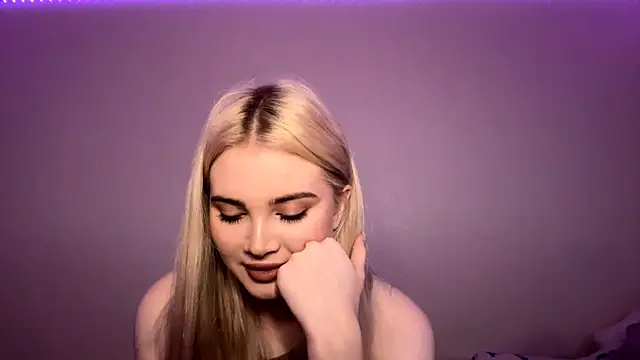 Snapshot of KarissaBoisse chatting on 12.03.25 KarissaBoisse online show from 12.03.25