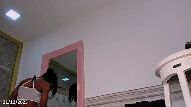 Melanie St4r online show from 12.21.25