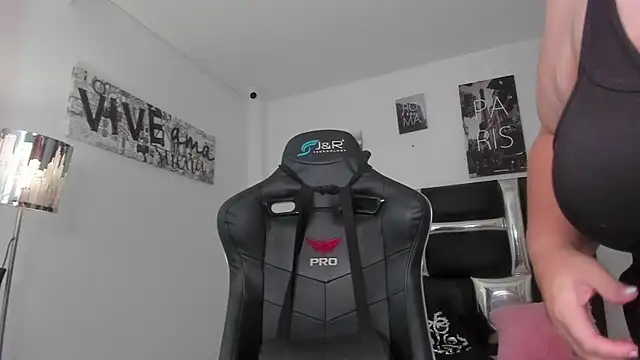 Sophiie Rouse  online show from 11.27.25