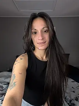 Snapshot of LexiLuxi chatting on 12.02.25 LexiLuxi online show from 12.02.25