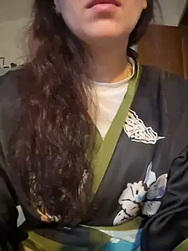 Snapshot of LoraVibes chatting on 11.22.25 LoraVibes online show from 11.22.25