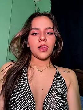 Snapshot of _Sweetlove_ chatting on 12.17.25 Sweetlove online show from 12.17.25