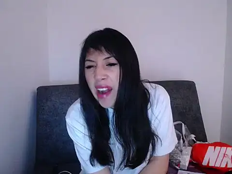 Snapshot of luisa_homes chatting on 01.05.26 luisa homes online show from 01.05.26