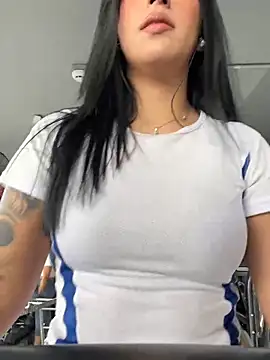 Snapshot of Elizabeth_Martinez11 chatting on 11.25.25 Elizabeth Martinez11 online show from 11.25.25