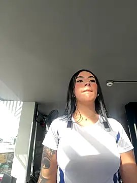 Snapshot of Elizabeth_Martinez11 chatting on 11.26.25 Elizabeth Martinez11 online show from 11.26.25