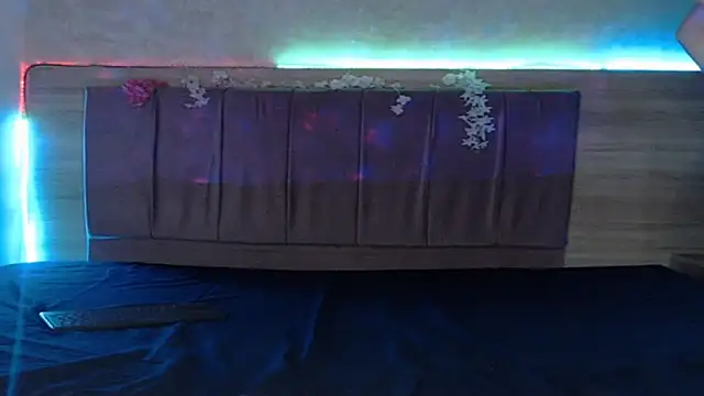 adelaandmaikcm101 online show from 11.22.25