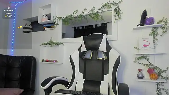 Ariel Laurentt online show from 02.19.26