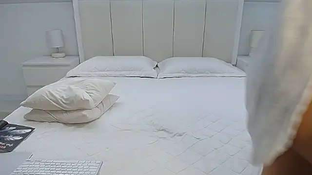 Snapshot of Milena29 chatting on 03.22.25 Milena29 online show from 03.22.25