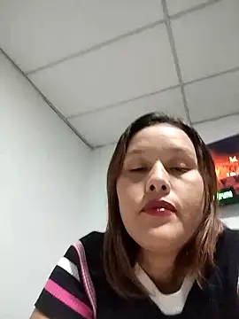 Snapshot of Paola-Lond chatting on 11.27.25 Paola-Lond online show from 11.27.25