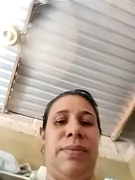 Snapshot of MIA-LARIOS chatting on 03.24.26 MIA-LARIOS online show from 03.24.26