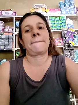 Snapshot of MIA-LARIOS chatting on 04.01.26 MIA-LARIOS online show from 04.01.26