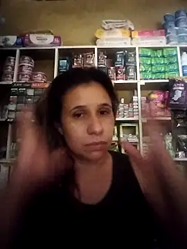 Snapshot of MIA-LARIOS chatting on 04.06.26 MIA-LARIOS online show from 04.06.26