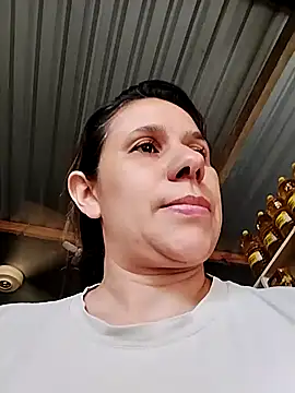 Snapshot of MIA-LARIOS chatting on 04.08.26 MIA-LARIOS online show from 04.08.26