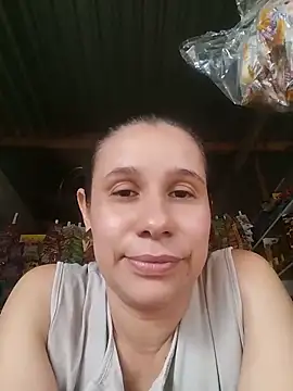 Snapshot of MIA-LARIOS chatting on 06.16.26 MIA-LARIOS online show from 06.16.26