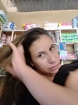 Snapshot of MIA-LARIOS chatting on 07.04.26 MIA-LARIOS online show from 07.04.26