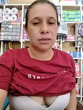 Snapshot of MIA-LARIOS chatting on 07.15.26 MIA-LARIOS online show from 07.15.26