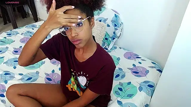 Snapshot of pleasing_charlotte chatting on 12.03.25 pleasing charlotte online show from 12.03.25