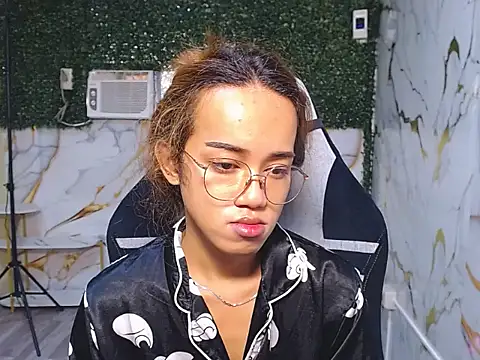 imadriana12 online show from 11.27.25