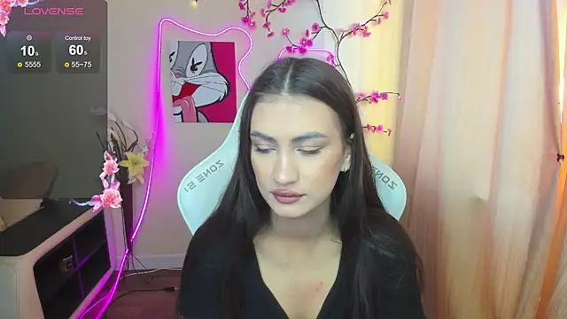 Snapshot of AdeleLuu chatting on 11.29.25 AdeleLuu online show from 11.29.25