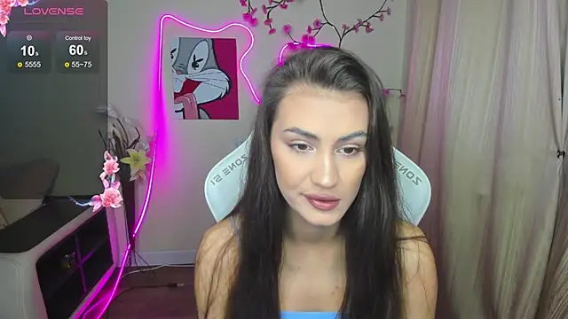 Snapshot of AdeleLuu chatting on 11.30.25 AdeleLuu online show from 11.30.25