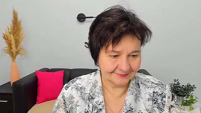 Snapshot of EveRalphes chatting on 12.02.25 EveRalphes online show from 12.02.25