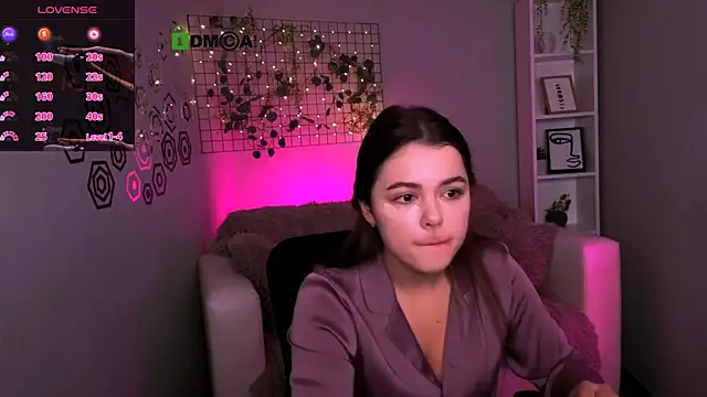 Snapshot of maddycats chatting on 12.13.25 maddycats online show from 12.13.25