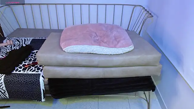 Roxanne vale online show from 03.11.26