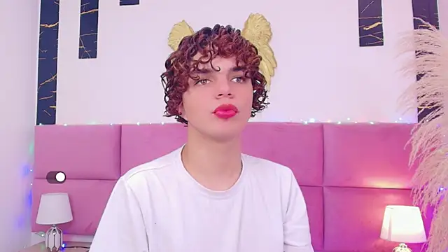 Skyee angel online show from 12.14.25