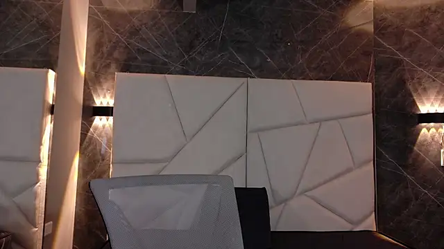 mia violet8 online show from 11.25.25