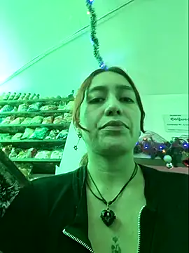 Snapshot of Eveeelyn25 chatting on 11.30.25 Eveeelyn25 online show from 11.30.25