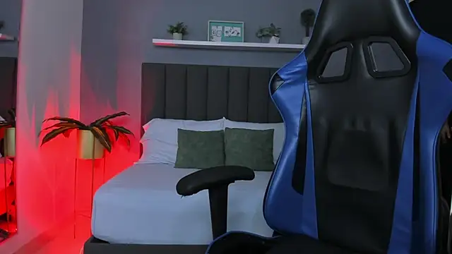 lindaa natashaa  online show from 12.02.25