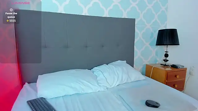 lindaa natashaa  online show from 12.20.25