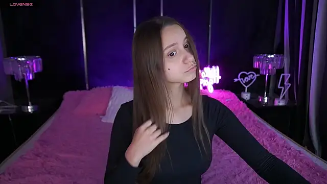 Snapshot of TinyNatalie chatting on 12.02.25 TinyNatalie online show from 12.02.25