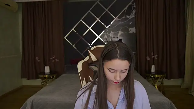 Snapshot of TinyNatalie chatting on 12.13.25 TinyNatalie online show from 12.13.25