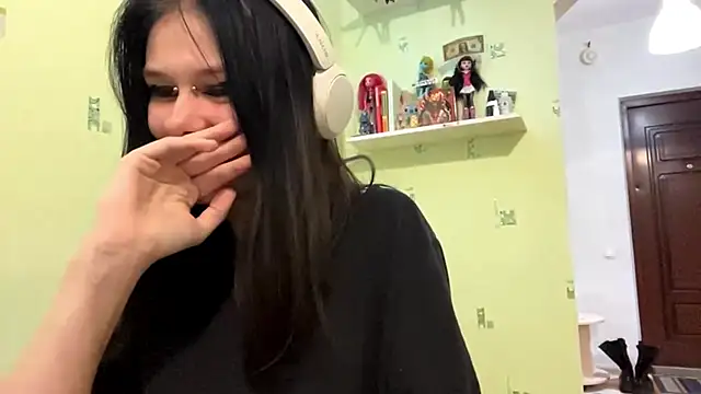 TraceeSchutt online show from 12.03.25