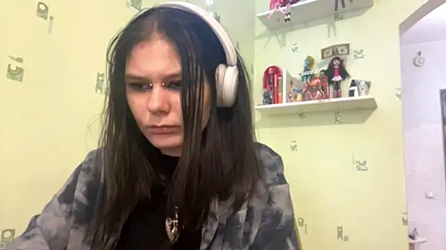 TraceeSchutt online show from 12.04.25