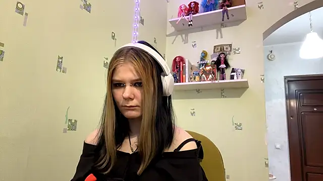 TraceeSchutt online show from 12.21.25