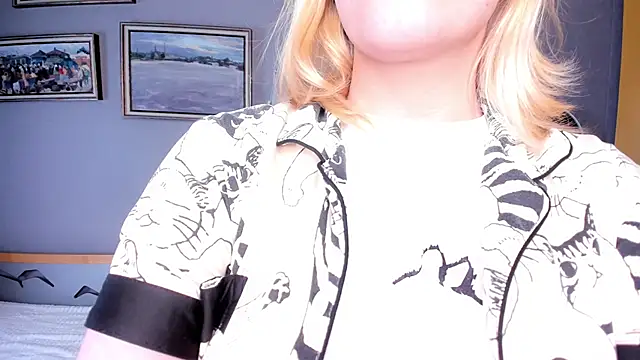 Snapshot of TideLunar chatting on 12.04.25 TideLunar online show from 12.04.25