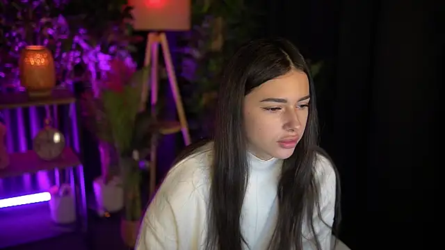 LuxeAvelyn online show from 11.25.25