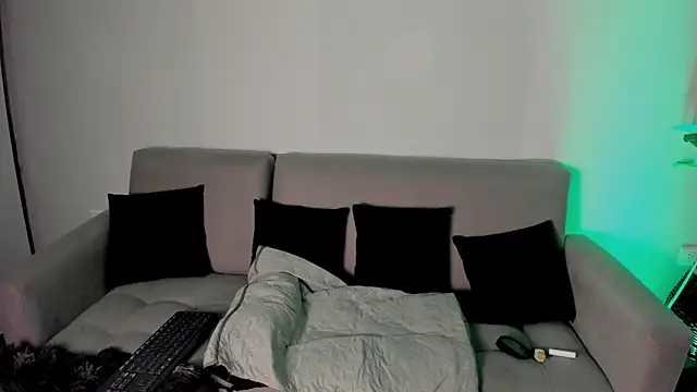 DAKOTA SAKURA online show from 01.08.26