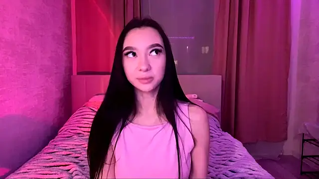 Snapshot of KristaLarmon chatting on 11.28.25 KristaLarmon online show from 11.28.25