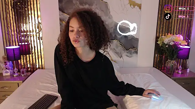 MiticaBrennet  online show from 04.15.26